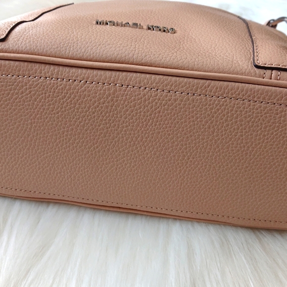 Michael Kors Purse - Picture 8 of 9